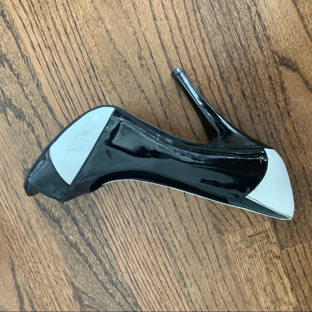 Heels - Picture 4 of 6